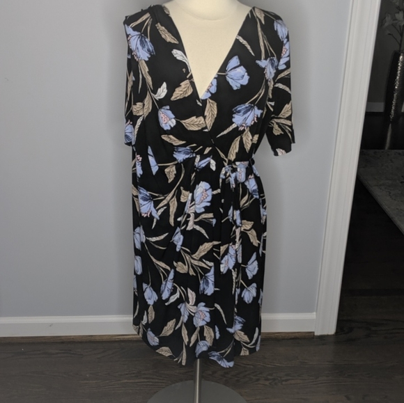 Motherhood Maternity XL Wrap Blue Floral Black - Picture 2 of 7